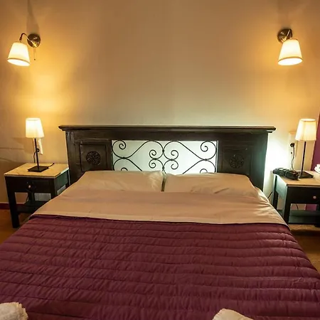 Stis Elenas Hotel Zarouchla